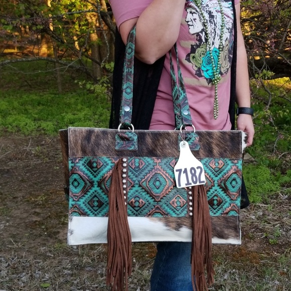 Handbags - 🐮Holy Cow Couture Get Outta Dodge Tote🐮